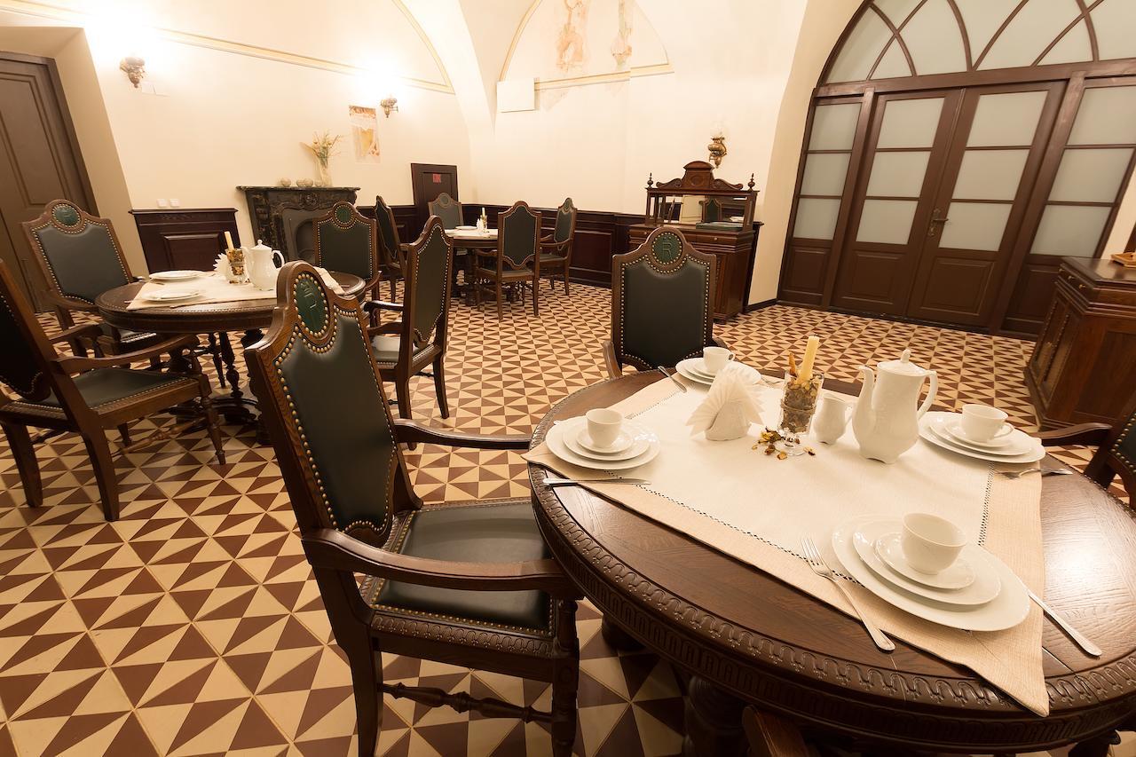 Palace Hotel Njasvizj Buitenkant foto