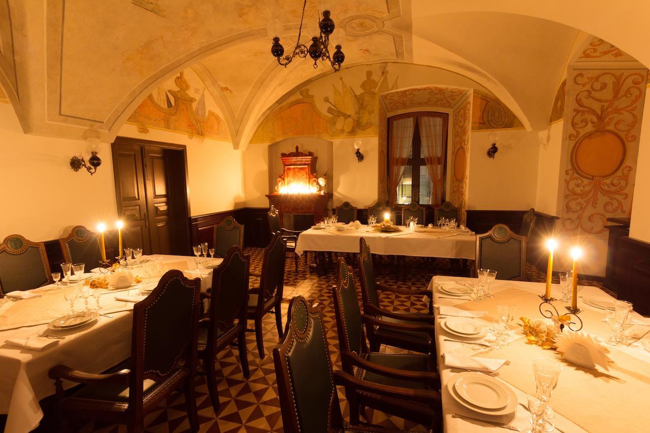 Palace Hotel Njasvizj Buitenkant foto