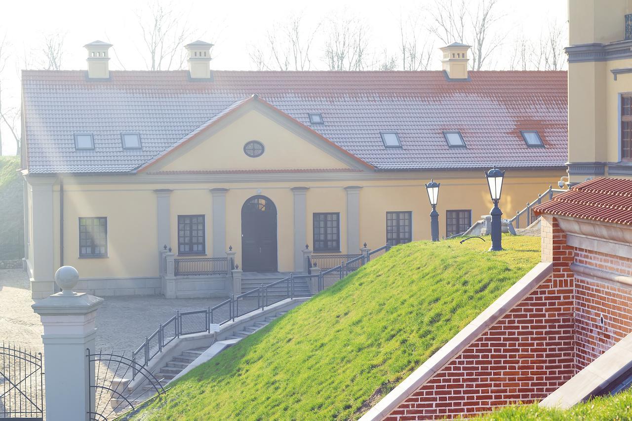 Palace Hotel Njasvizj Buitenkant foto