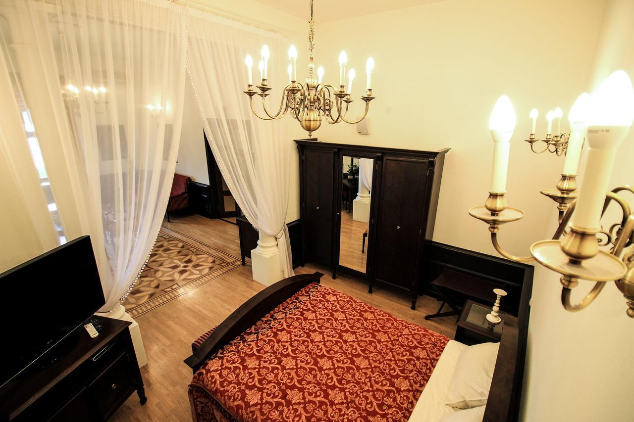 Palace Hotel Njasvizj Buitenkant foto