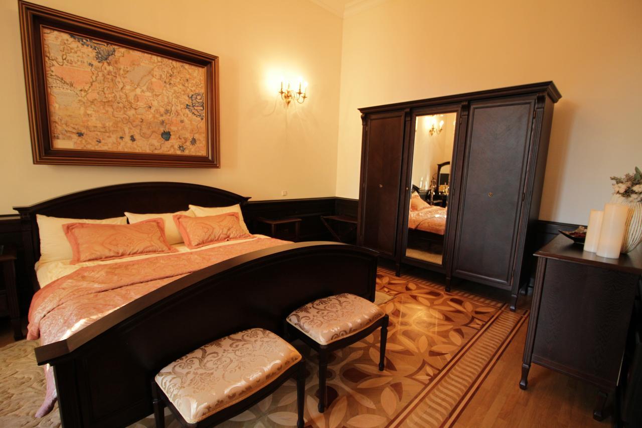 Palace Hotel Njasvizj Buitenkant foto