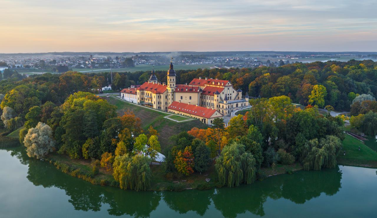Palace Hotel Njasvizj Buitenkant foto