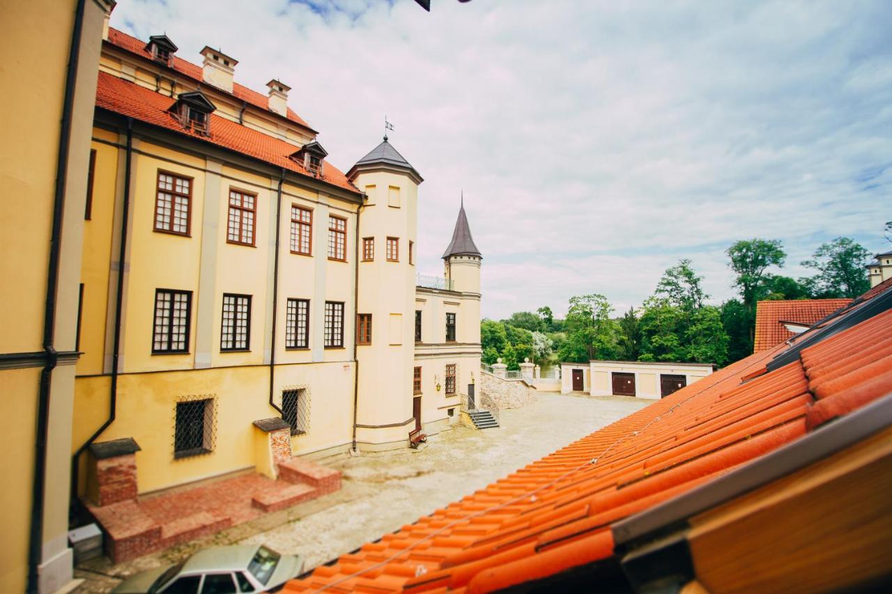 Palace Hotel Njasvizj Buitenkant foto
