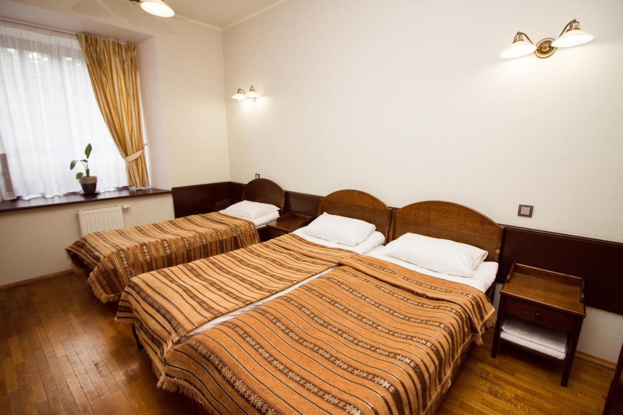Palace Hotel Njasvizj Buitenkant foto